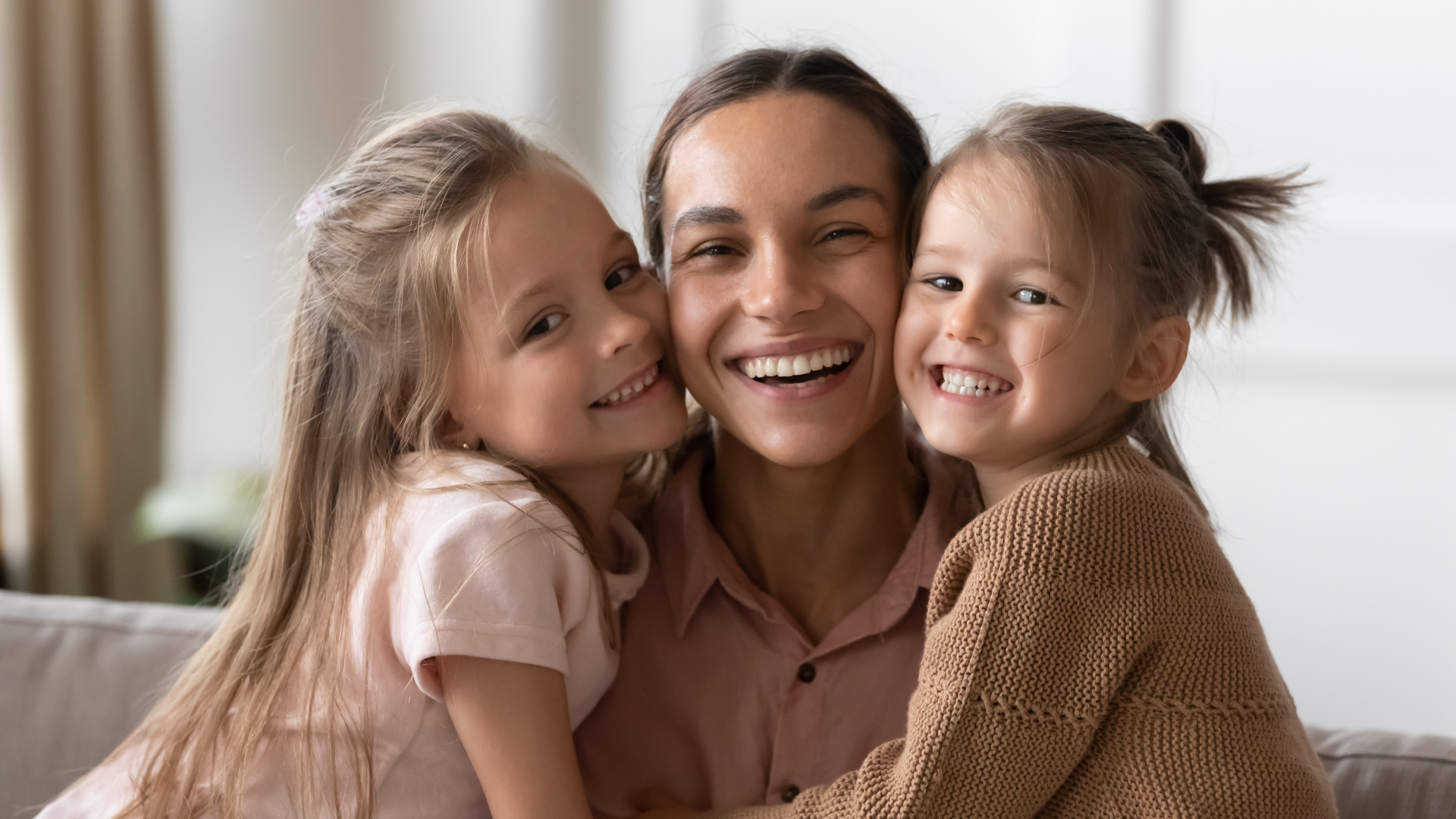 Відмінність молочних від корінних зубів